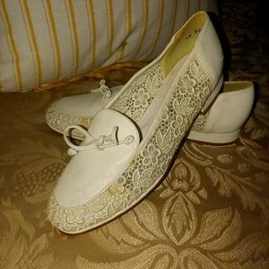STUART WEITZMAN WHITE SOUTACHE LACE LEATHER SHOES